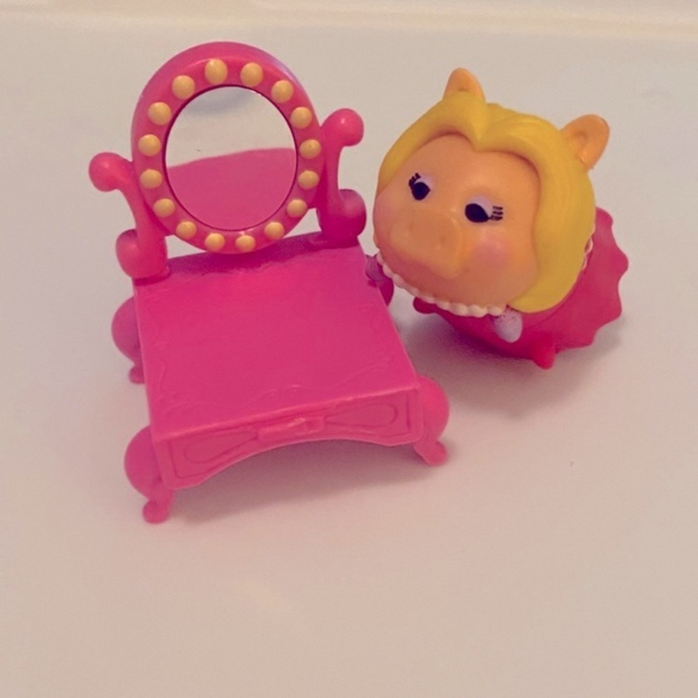 Pink Vanity Set with Miss Piggy Tsum Tsum
